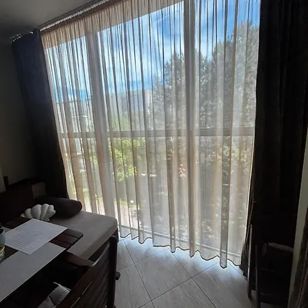 Eli At Sunny Sea Palace Apartment *